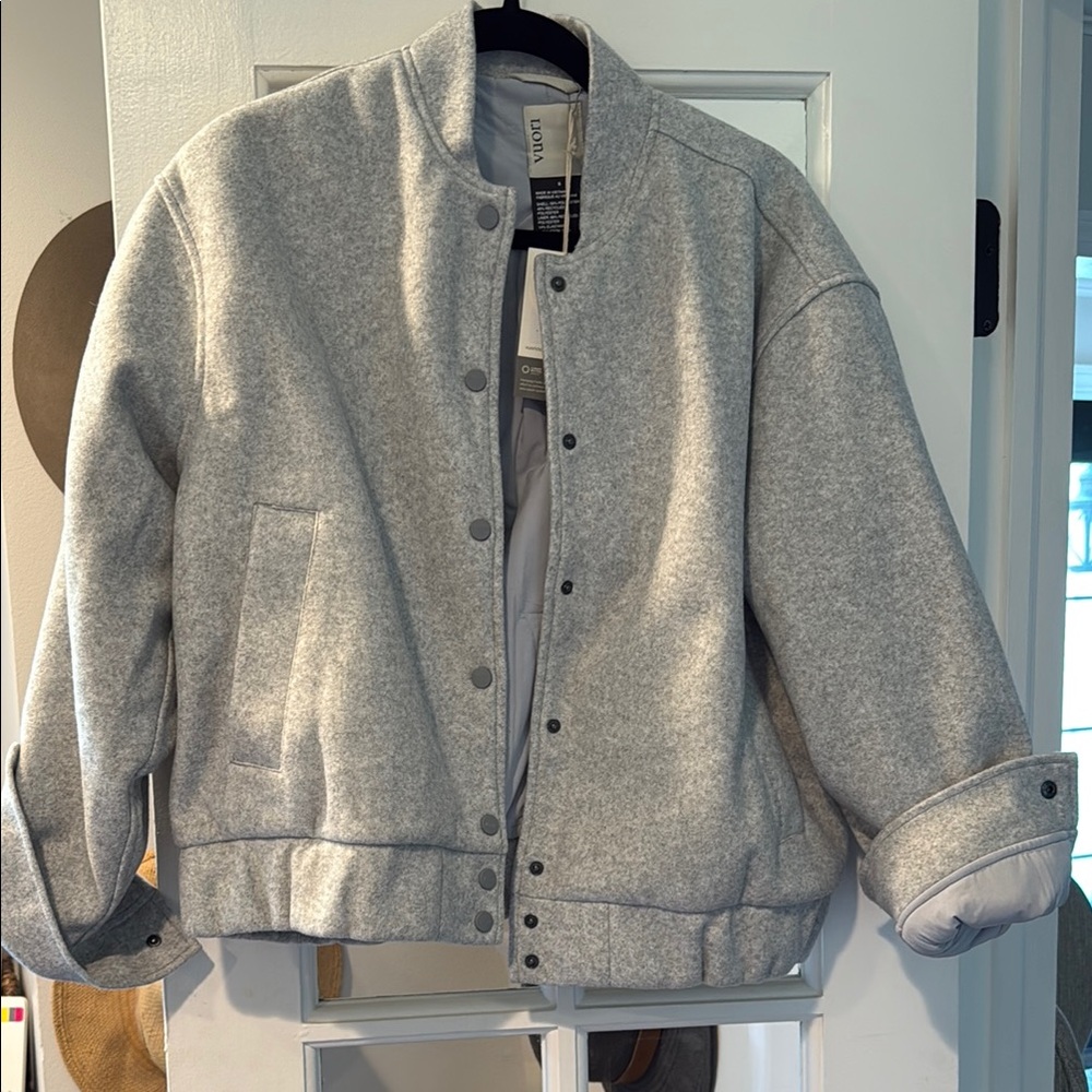 Vuori Gray Button-Up Jacket size small